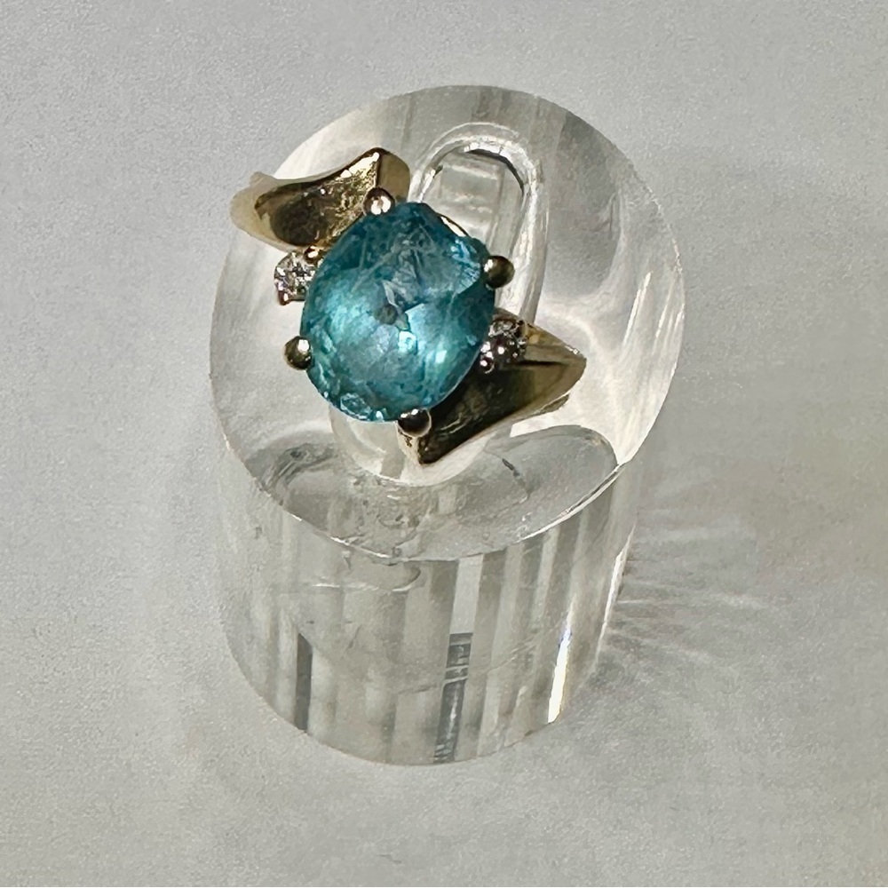 Vintage 14K Gold Blue Topaz Ring Diamond Accents ✨Chipped Stone
